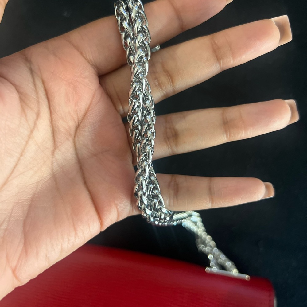 Henri Bendel Red Wallet on Chain - Picture 4 of 8
